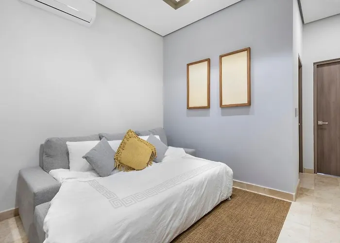 1 Bd Soaking Tub 500 M From Jaguar Park And *