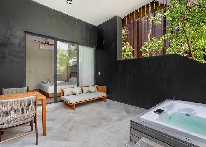 Apartment 1 Bd Soaking Tub 500 M From Jaguar Park And